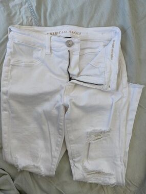 American Eagle Outfitters White Distressed High-Rise Jeggings